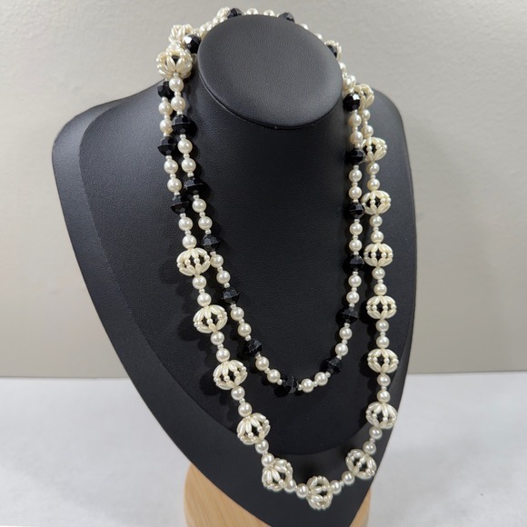 Vintage Long Faux Pearl Necklace Black Creamy White Faceted Beads - Picture 7 of 10